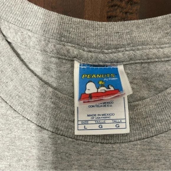 PEANUTS Charlie Brown Snoopy & Gang Christmas T-Shirt Adult Size Large - Picture 5 of 12